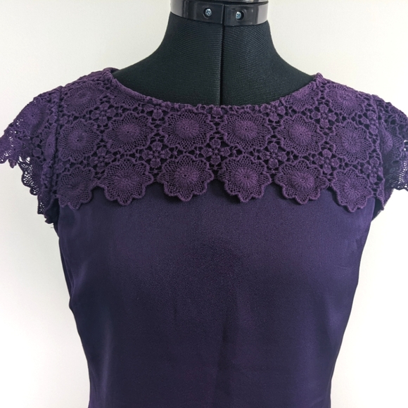 ✨Host Pick✨ Review Blouse with Lace Detailing Size 8 - Picture 2 of 5